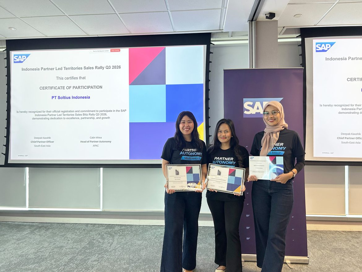 Rina Marina, Trifena Ferren Tiwow, and Adsari Monalisa of Soltius Indonesia holding SAP Partner Award certificates